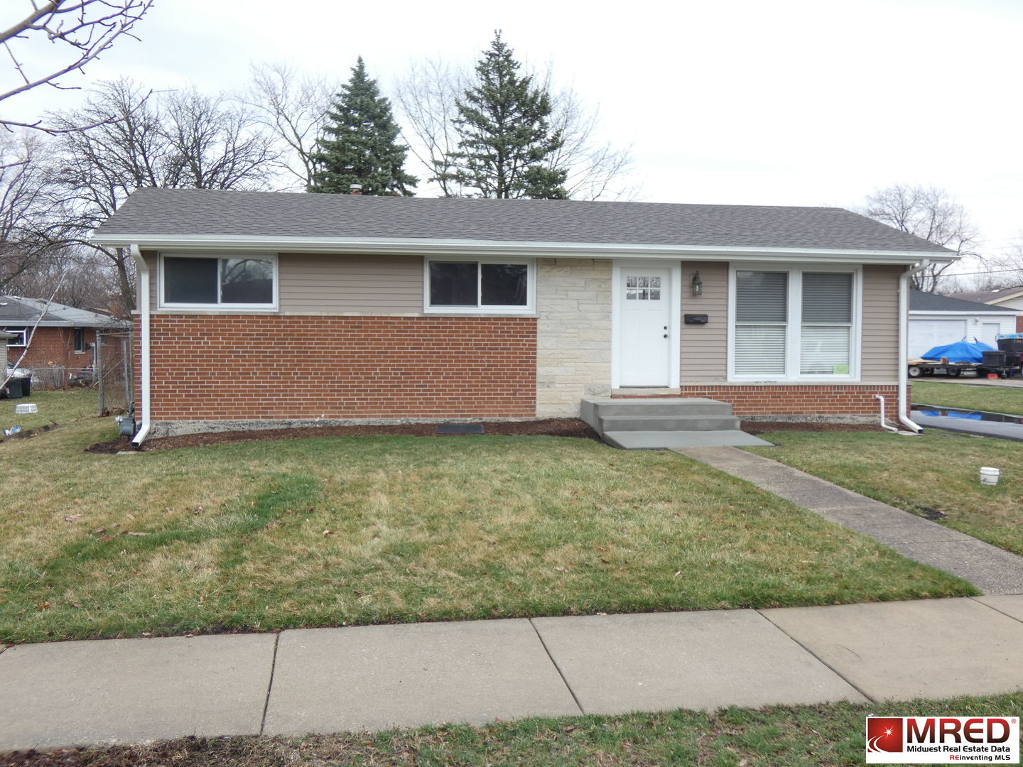 225 S Princeton Street, Addison, IL 60101