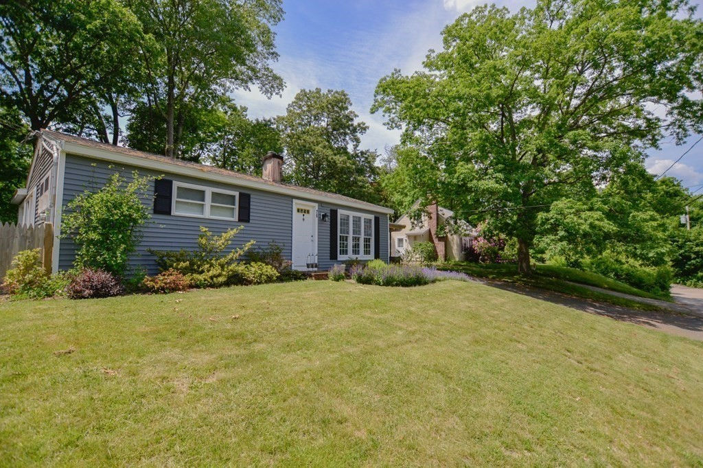 28 Zeller Ave, Plainville, MA 02762