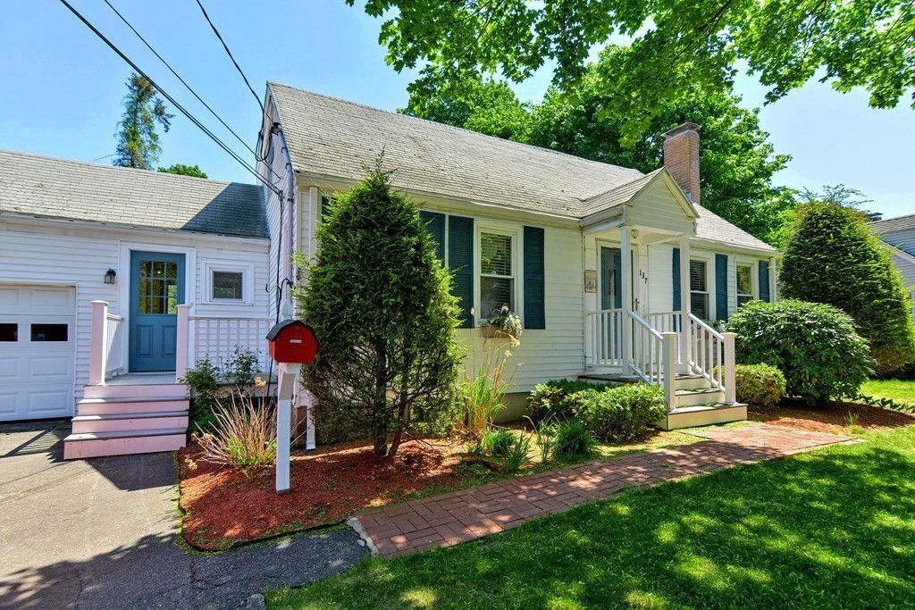 137 Willard Cir, Westwood, MA 02090