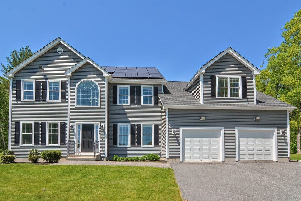 573 Roosevelt Dr, Northbridge, MA 01534