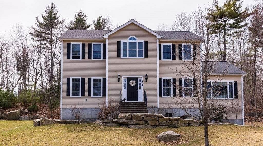 451 Roosevelt Dr, Northbridge, MA 01534