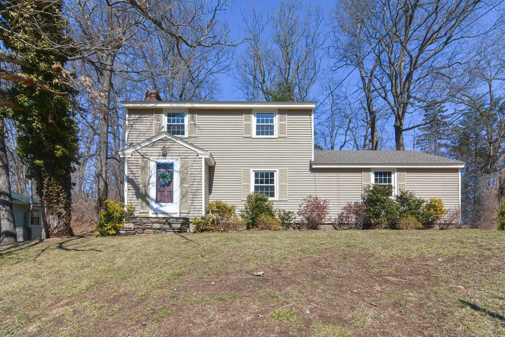 4 Hickory Ln, Auburn, MA 01501