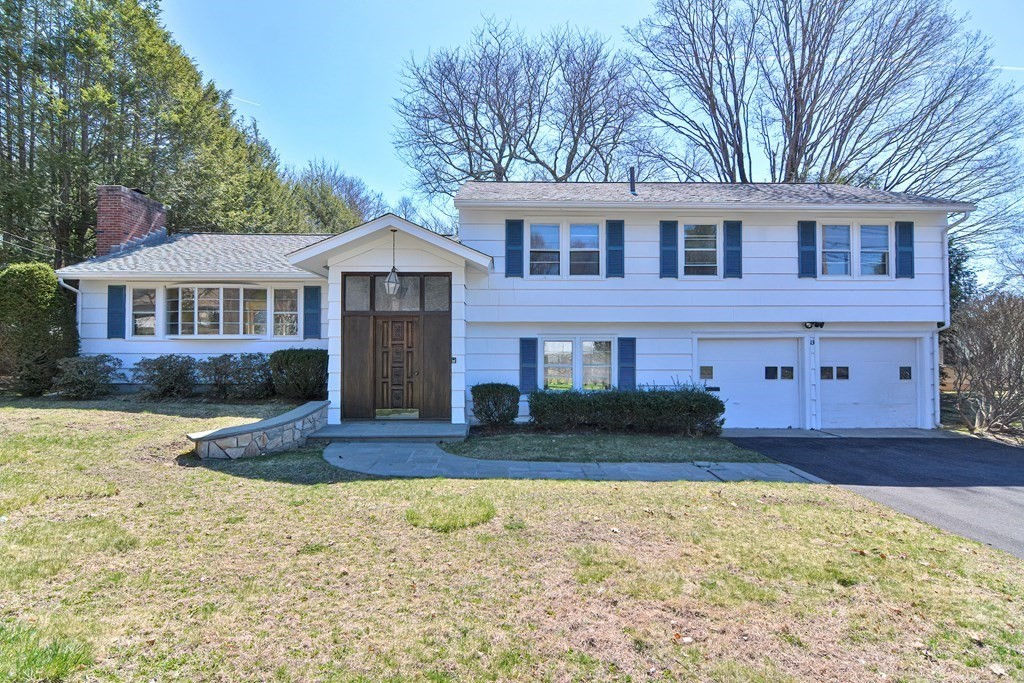 13 Tally Ho Ln, Framingham, MA 01701