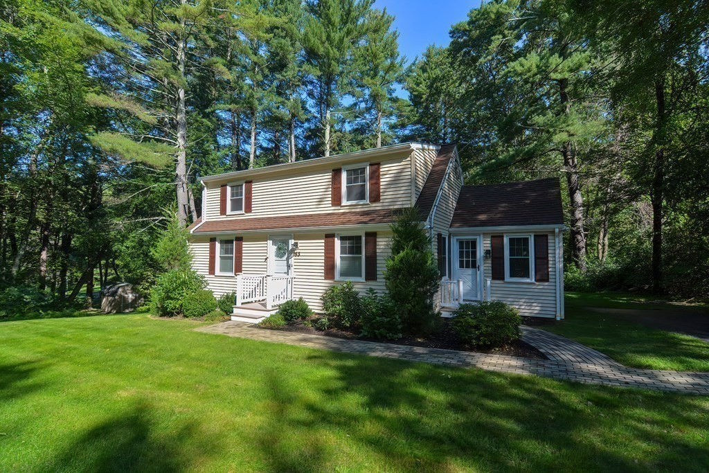 53 Warren St, Upton, MA 01568