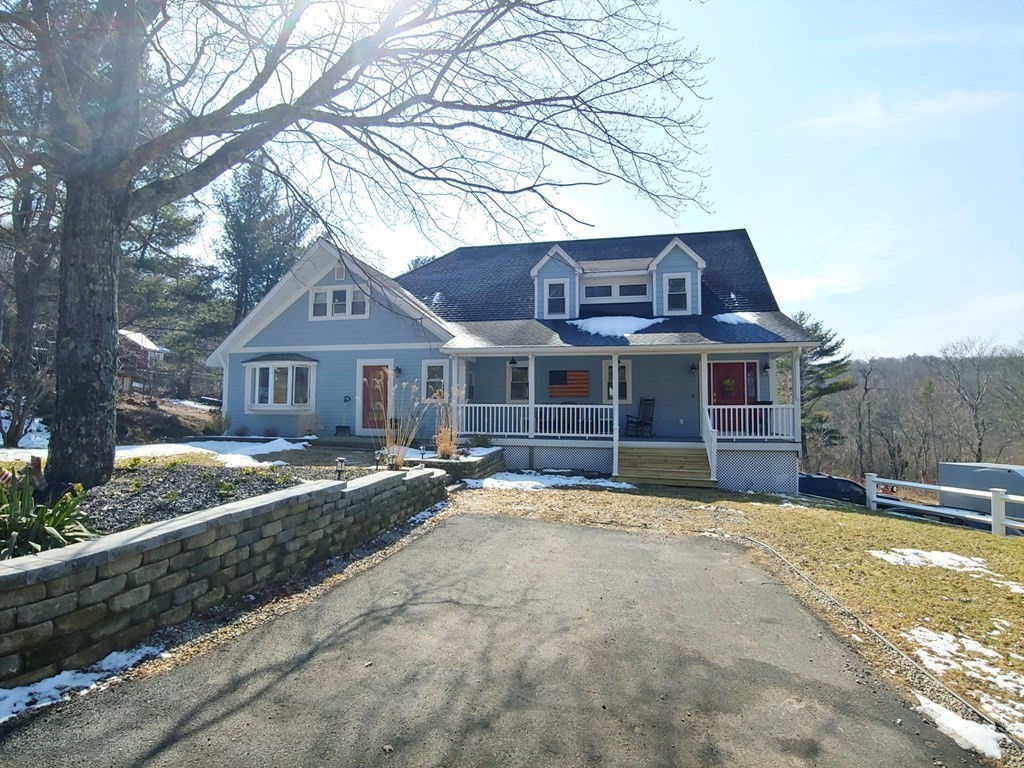 8 Henry Rd, Wales, MA 01081