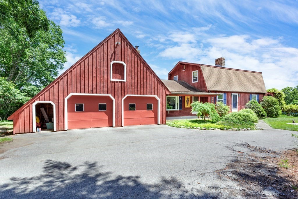 223 Farm St, Blackstone, MA 01504