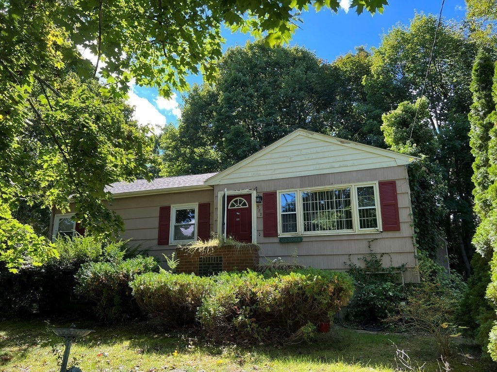 582 Oak Street, Franklin, MA 02038