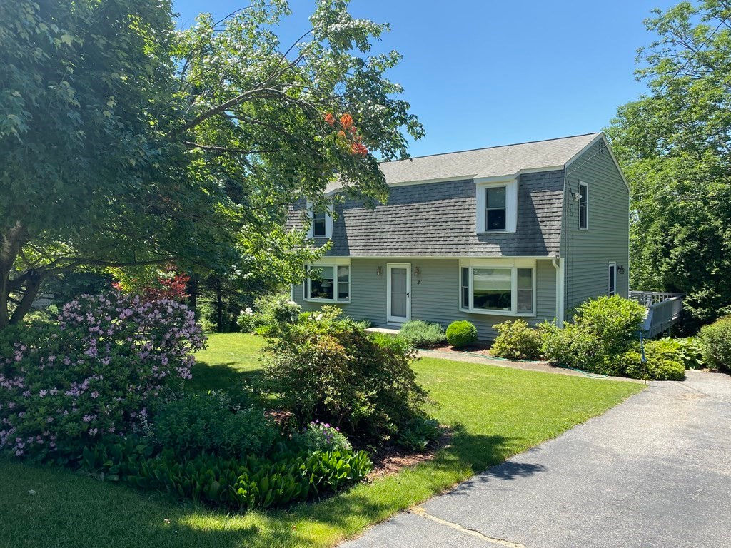 3 Beth Lee Dr, Grafton, MA 01519