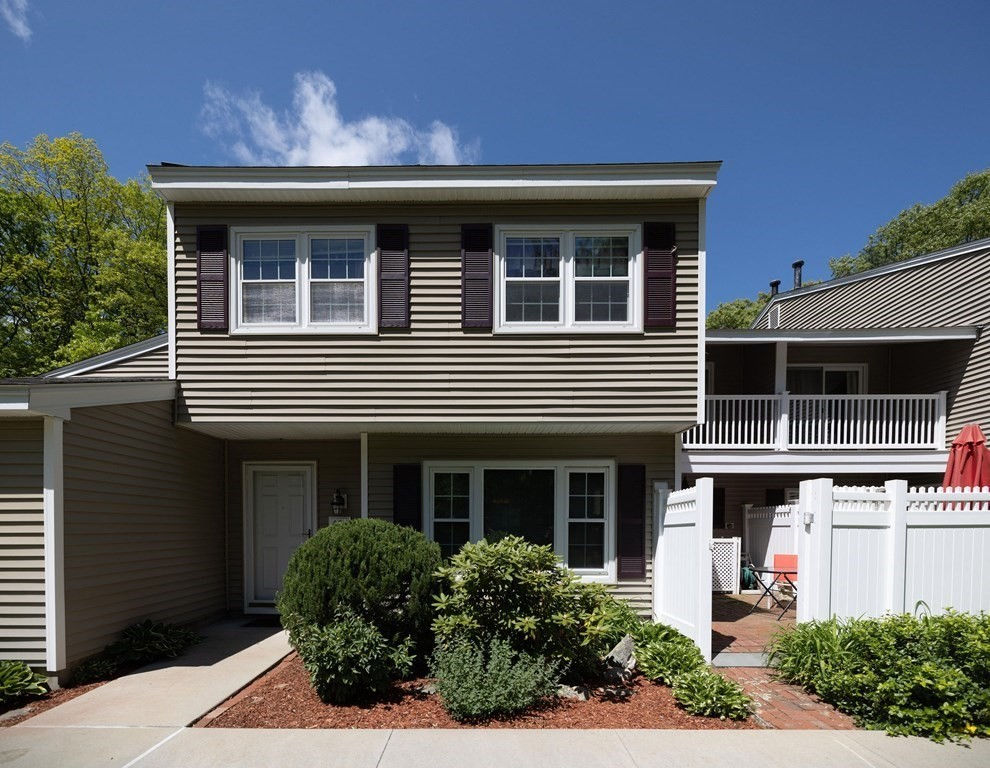 625 Edgebrook Dr 625, Boylston, MA 01505