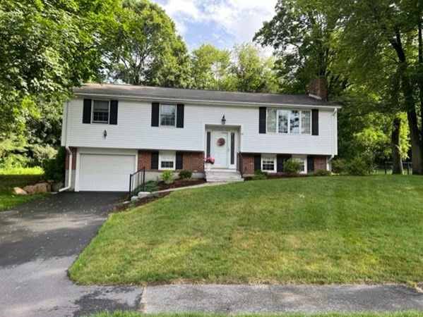 90 Bumble Bee Circle, Shrewsbury, MA 01545