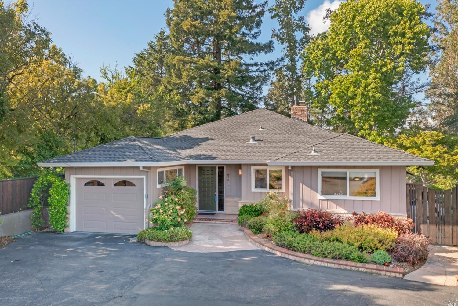 972 Lillian Way, Sebastopol, CA 95472