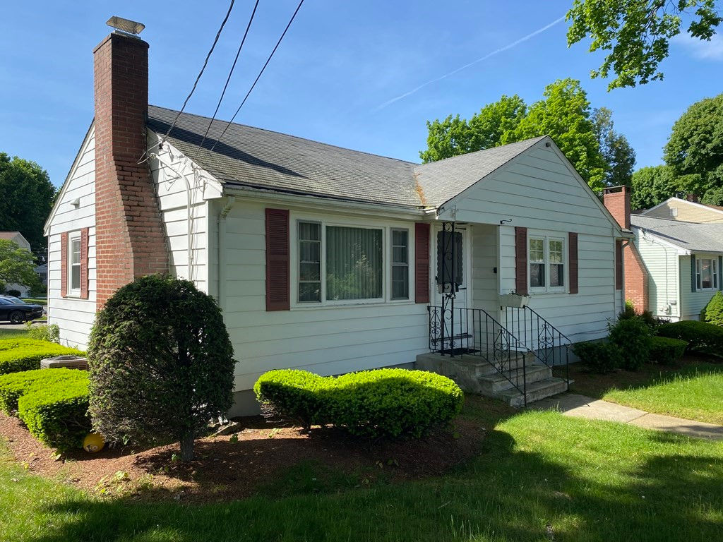 142 Elm St, Stoneham, MA 02180