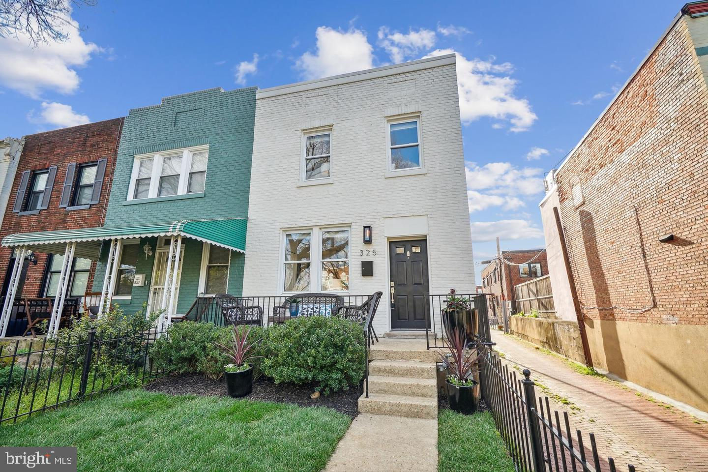 325 17th Street Se, Washington, DC 20003 is now new to the market!