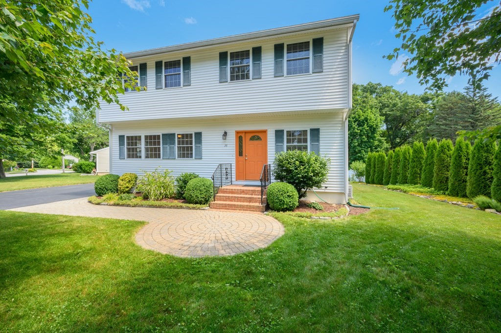 28 Robin Rd, Westborough, MA 01581