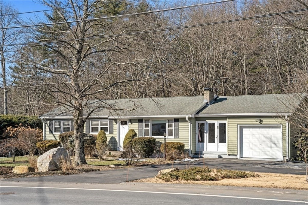 48 Hartford Ave N, Upton, MA 01568