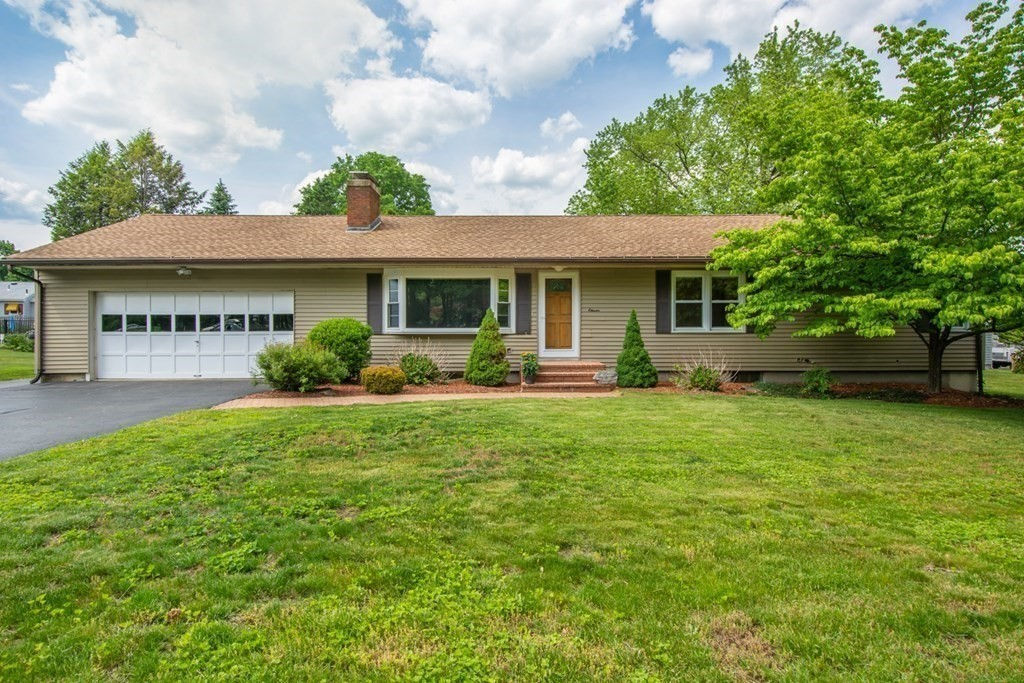 11 Maple Circle, Westborough, MA 01581