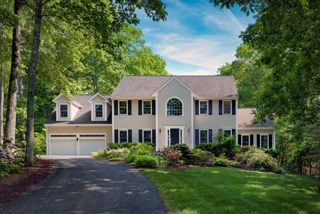 26 Ledge Hill Road, Southborough, MA 01772