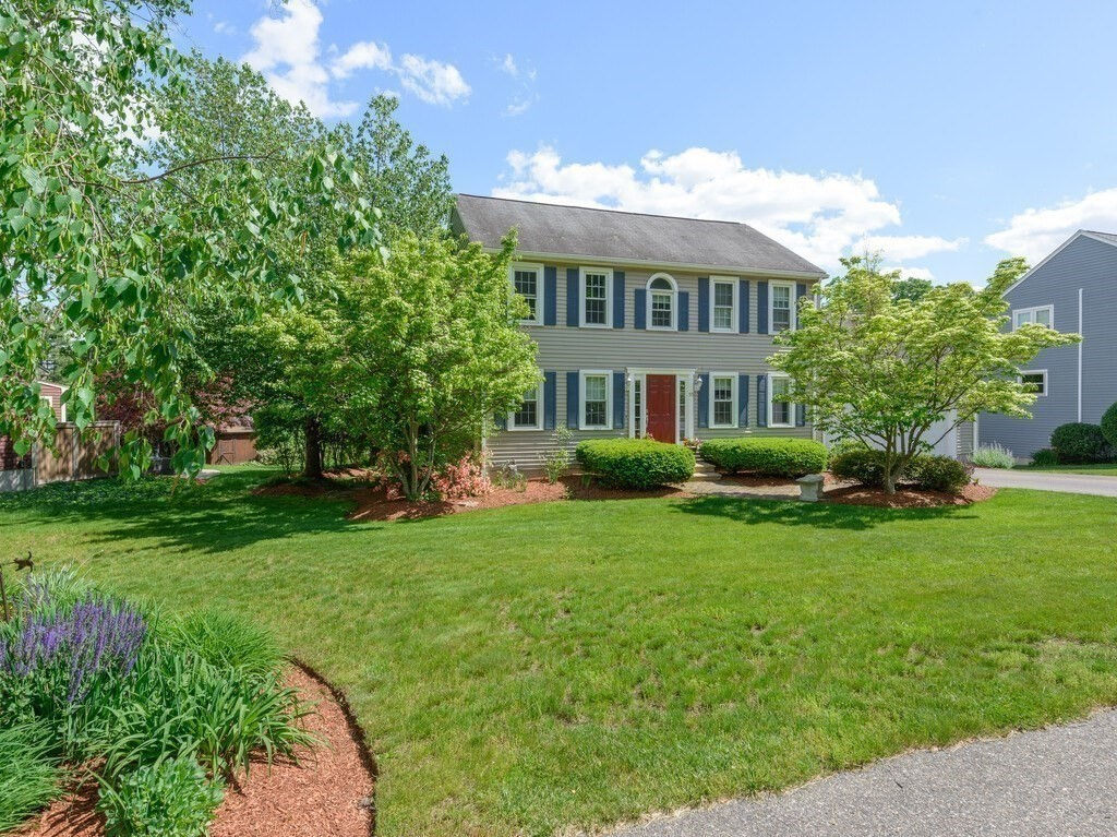 55 Ireta Rd, Shrewsbury, MA 01545