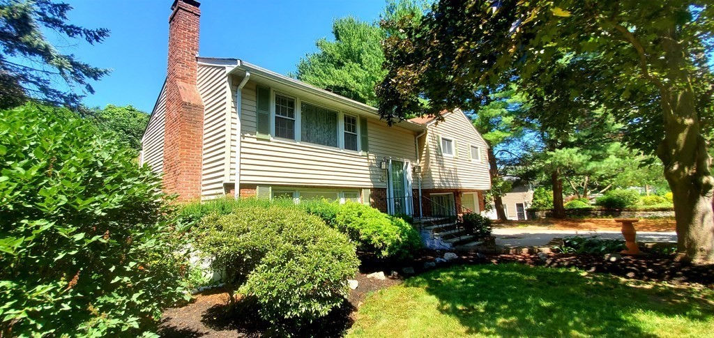 6 Lawrence Ln, Lexington, MA 02421