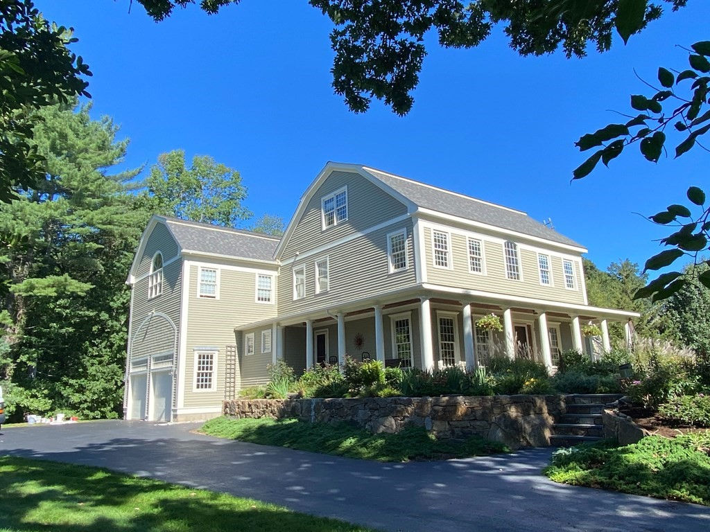 7 Nichols St, Southborough, MA 01772