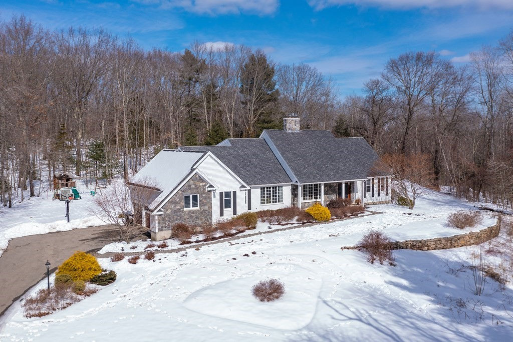 4 Wolfpen Ln, Southborough, MA 01772