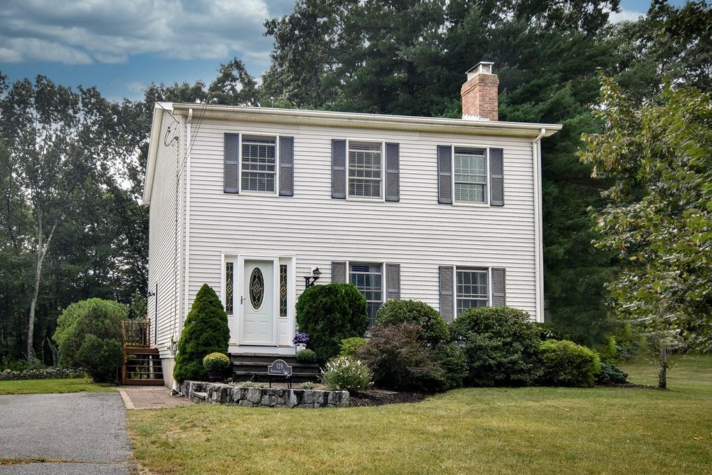 129 Rumonoski Drive, Northbridge, MA 01534