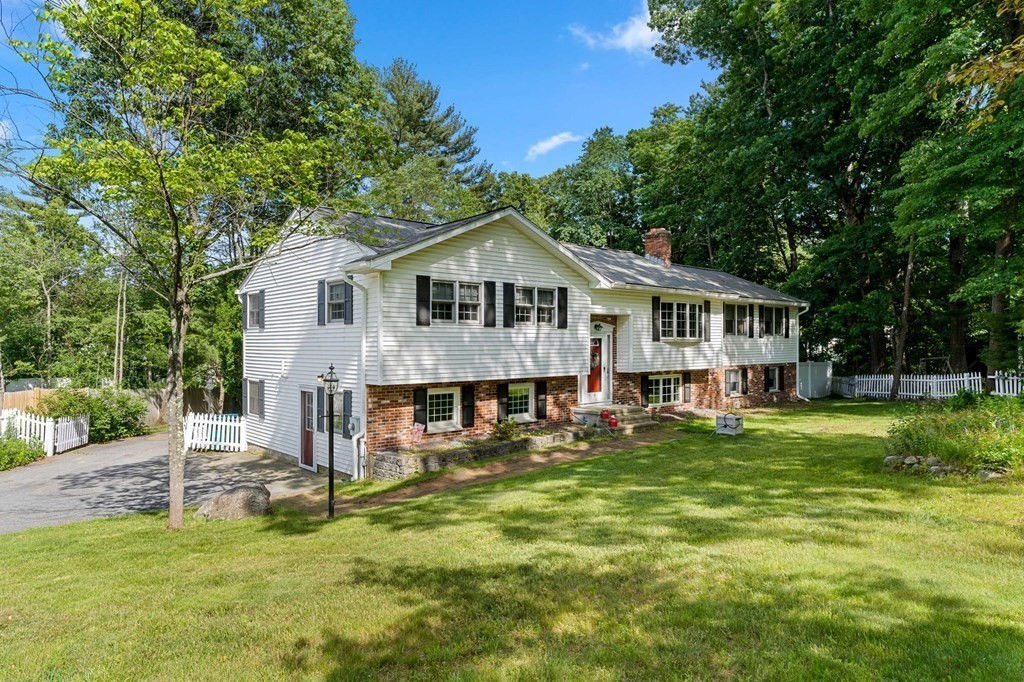 7 Homestead Lane, Billerica, MA 01821