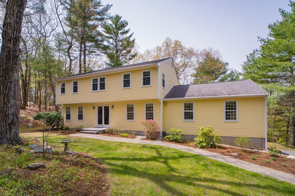 45 Wood End Ln, Medfield, MA 02052