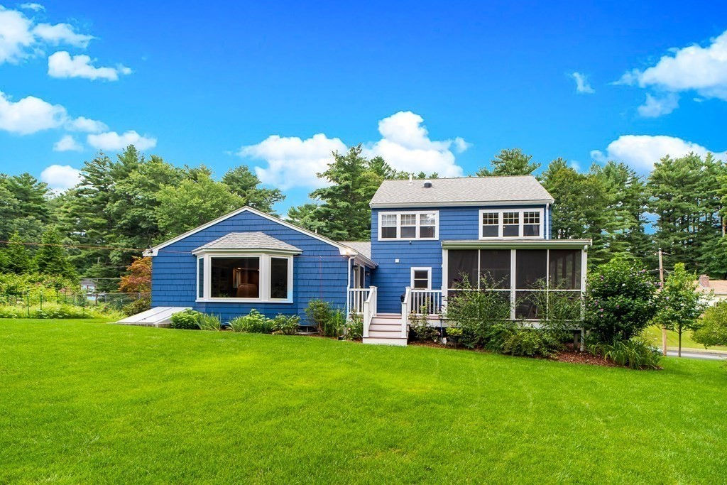 42 Colonial Rd, Medfield, MA 02052