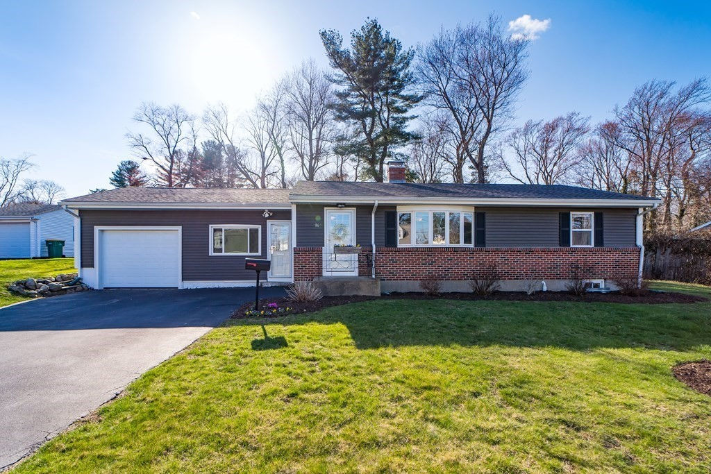 86 Juniper Dr, Norwood, MA 02062