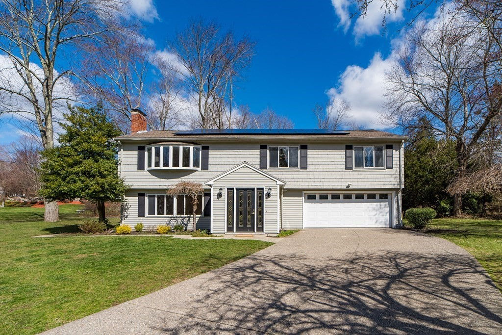 6 Longmeadow Rd, Medfield, MA 02052