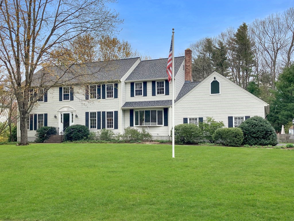 28 Garry Dr, Medfield, MA 02052