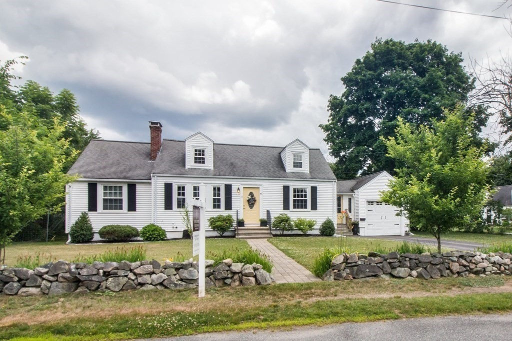 15 Lowell Mason Rd, Medfield, MA 02052