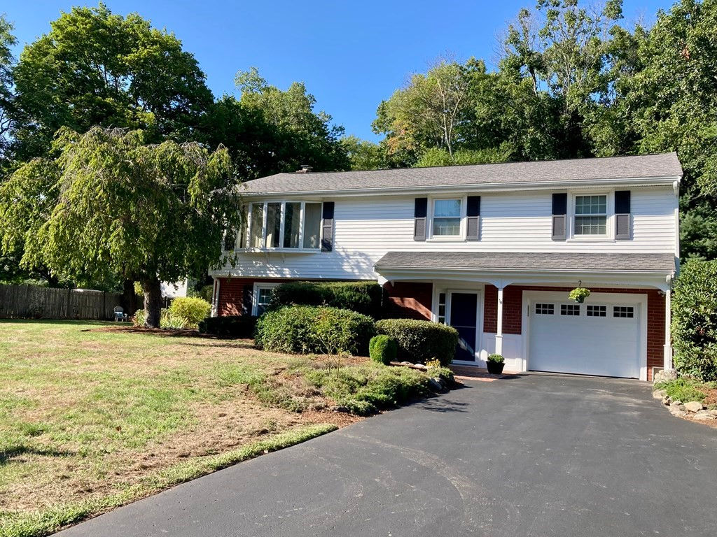 20 Longmeadow Rd, Medfield, MA 02052