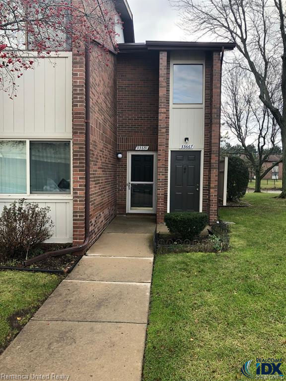 33667 Pondview Circle, Livonia, MI 48152