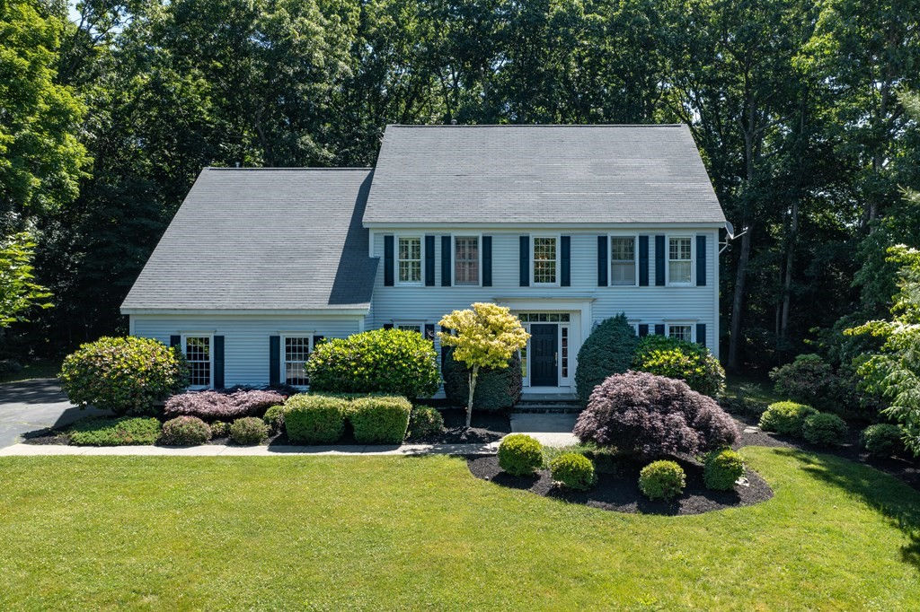 4 Mangs Dr, Shrewsbury, MA 01545