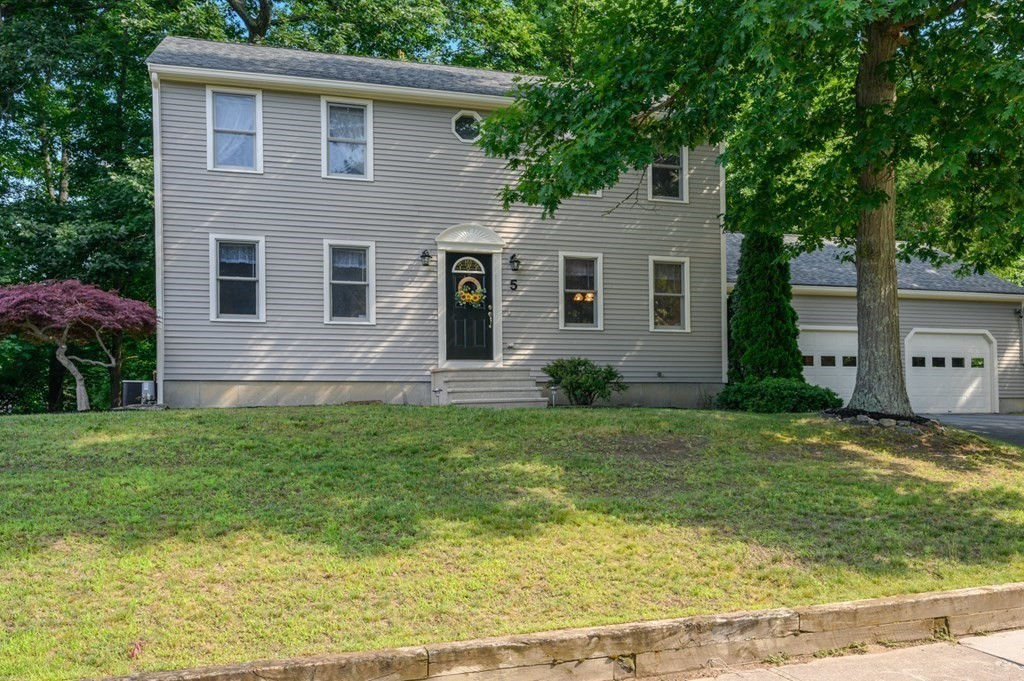 5 Lisa Dr, Millbury, MA 01527