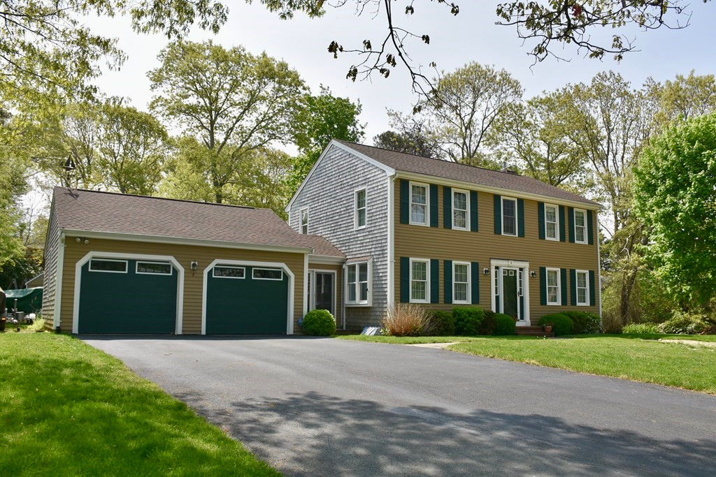 4 Plymouth Heights Rd, Bourne, MA 02562
