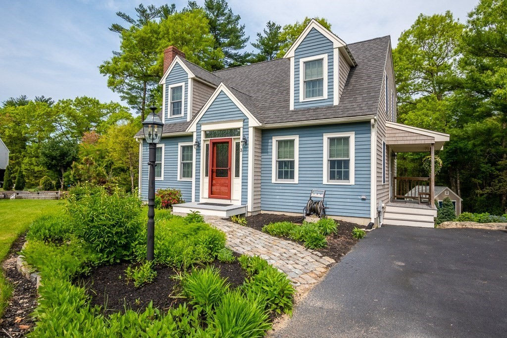 3 Cherry Hill Dr, Carver, MA 02330