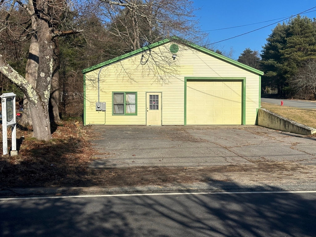 155 Plymouth St, Carver, MA 02330