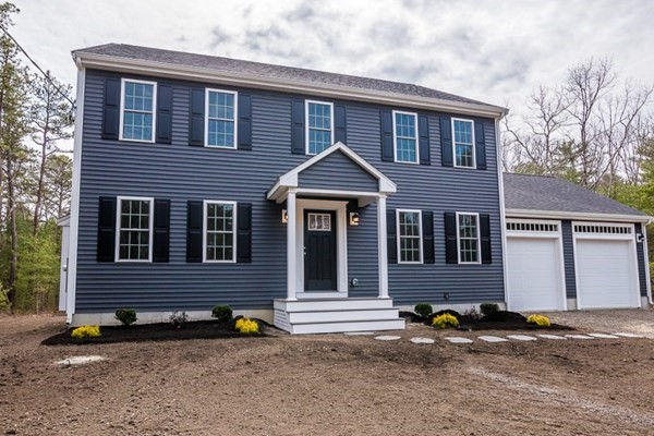 11 Rocky Meadow St, Middleboro, MA 02346