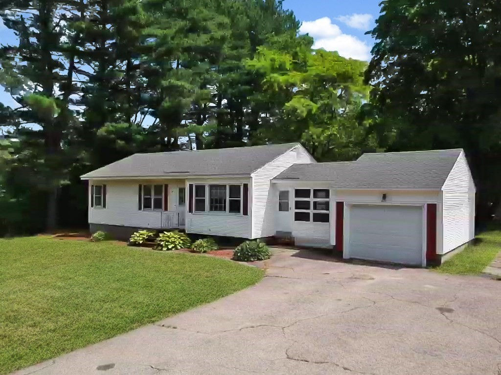 39 Hampstead St, Methuen, MA 01844