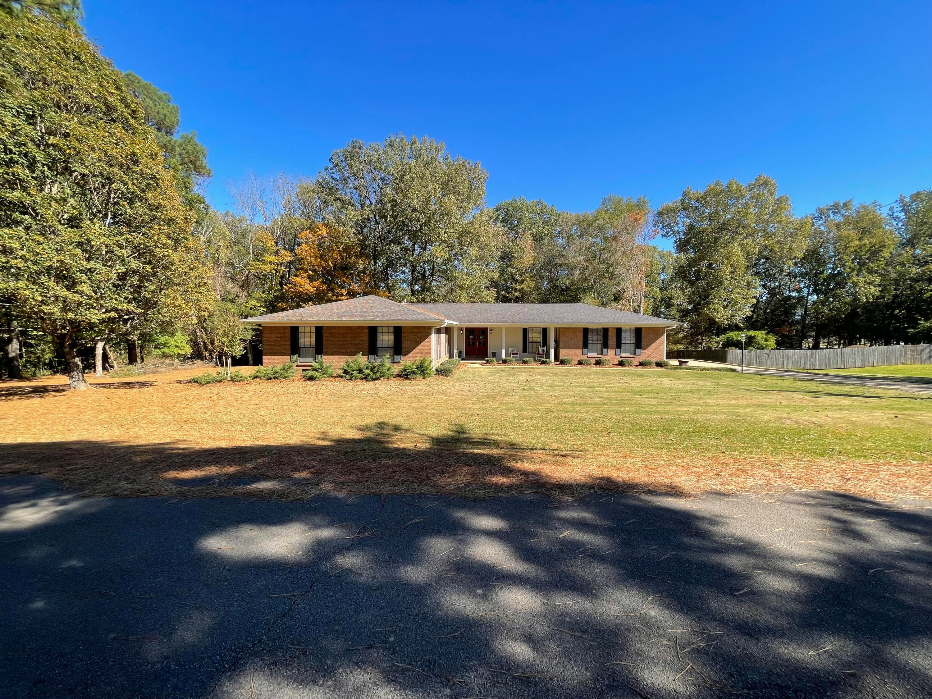 102 Wickwood Dr., Booneville, MS 38829