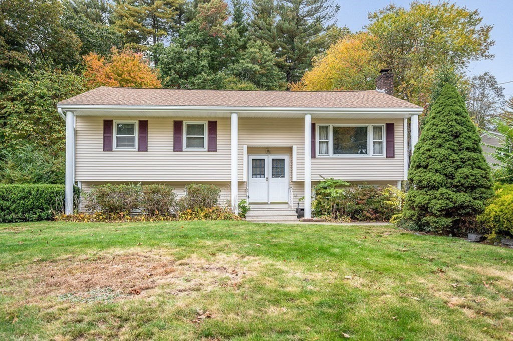 40 Geiger Dr, Tewksbury, MA 01876