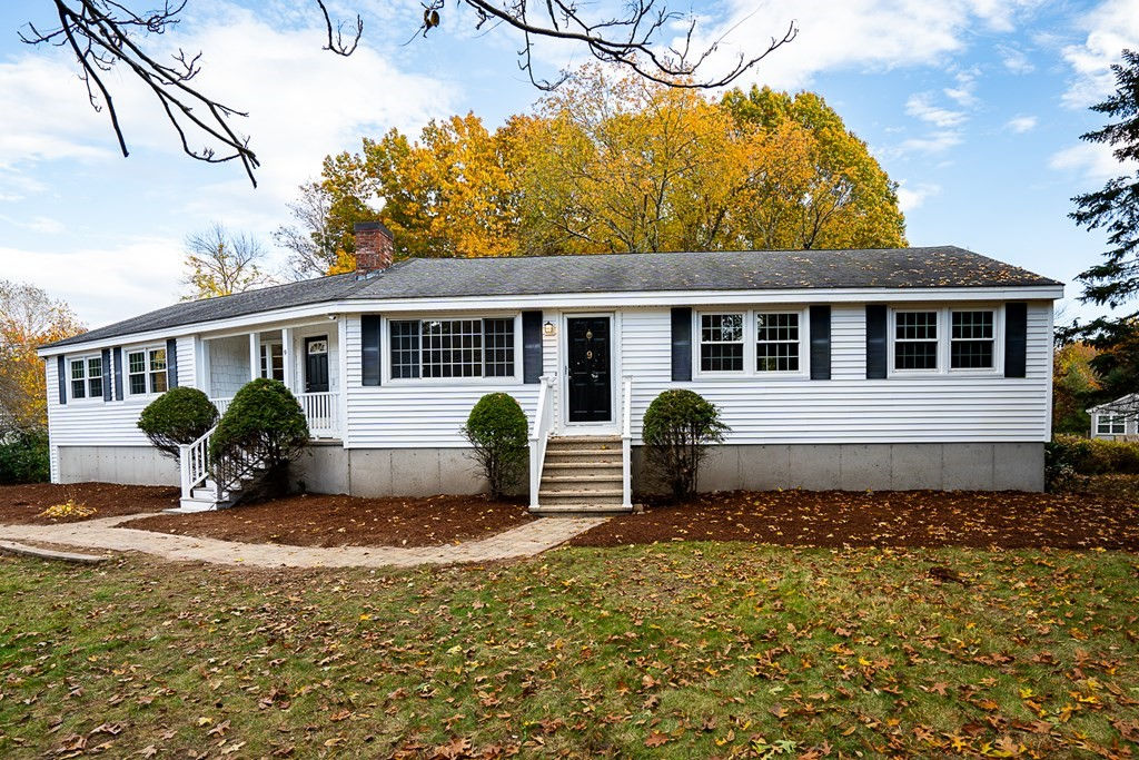 9 Country Club Dr, Tewksbury, MA 01876