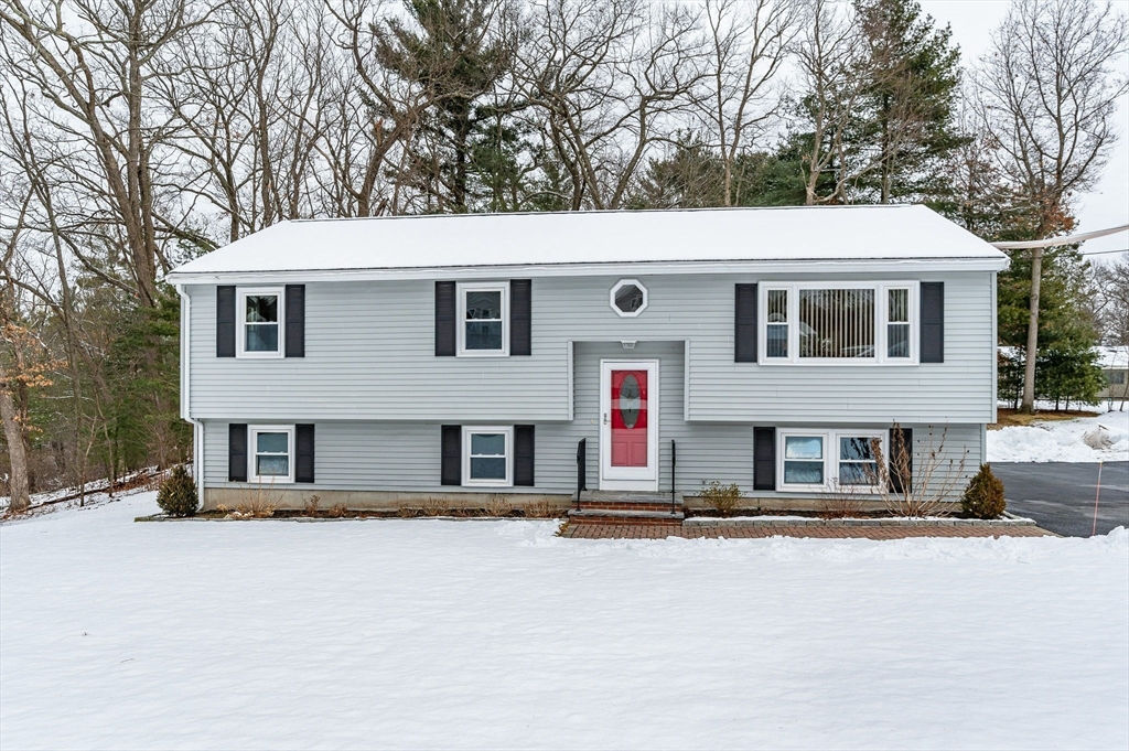 7 Young St, Tewksbury, MA 01876