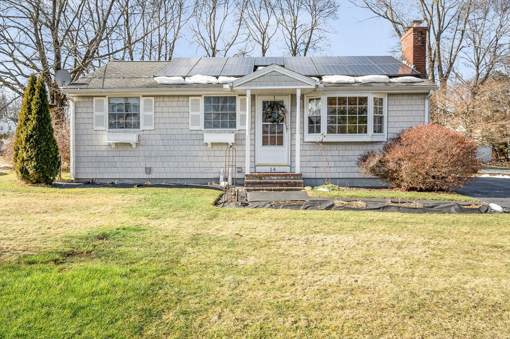 14 Burnham Rd, Lowell, MA 01852