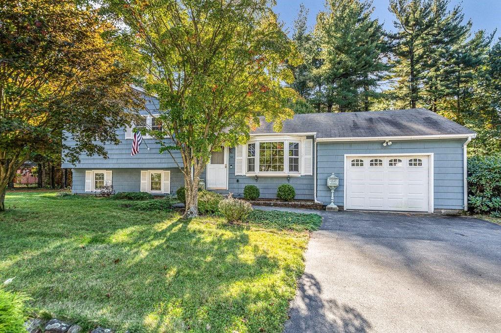 60 Rounsevell Rd, Tewksbury, MA 01876