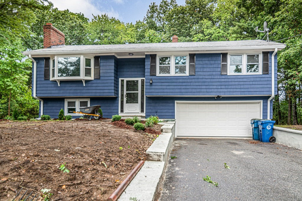 41 Henry J Dr, Tewksbury, MA 01876 is now new to the market! Dianna
