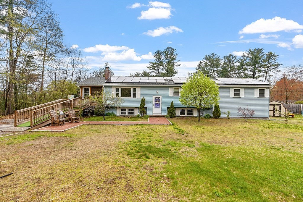 10 Parkwood Dr, Pepperell, MA 01463